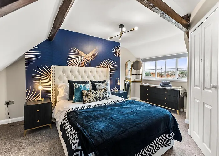 The Gatsby 3 Bed Abode With Harbour Views
